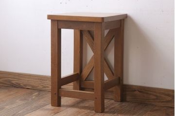 レトロ家具　昭和レトロ!古い木味が魅力的な角スツール(3)