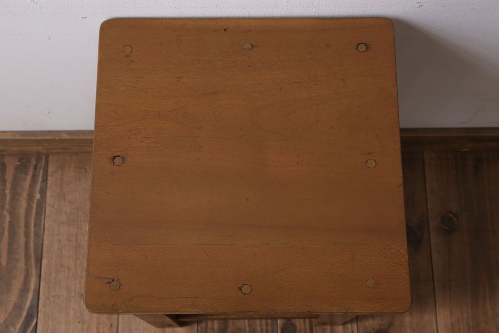 レトロ家具　昭和レトロ!古い木味が魅力的な角スツール(3)