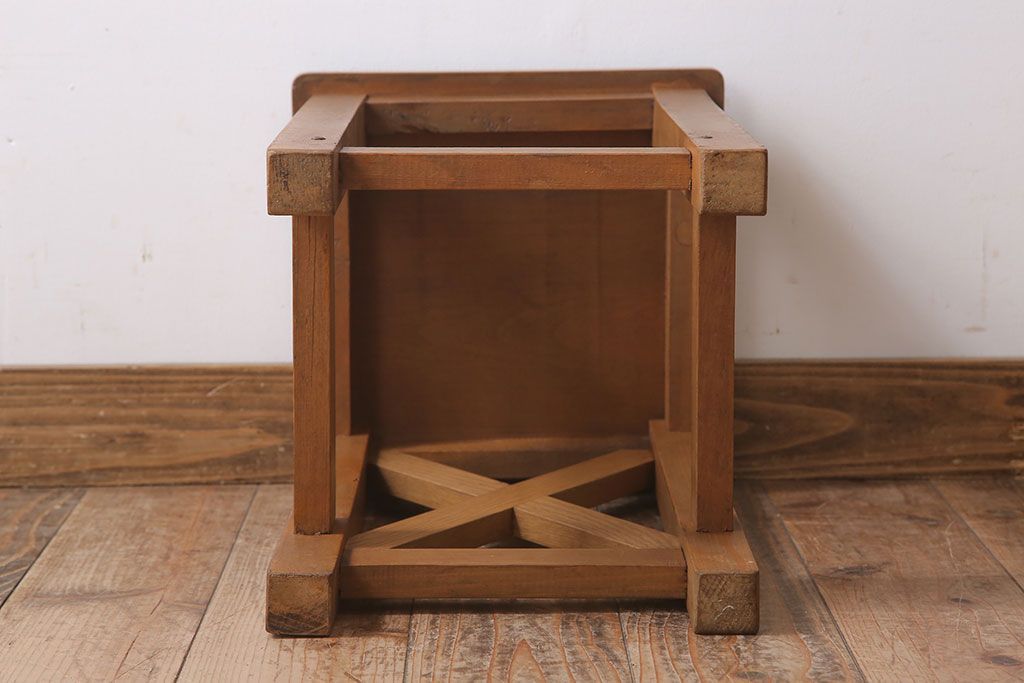 レトロ家具　昭和レトロ!古い木味が魅力的な角スツール(3)