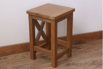 レトロ家具　昭和レトロな古い学校の角スツール(1)