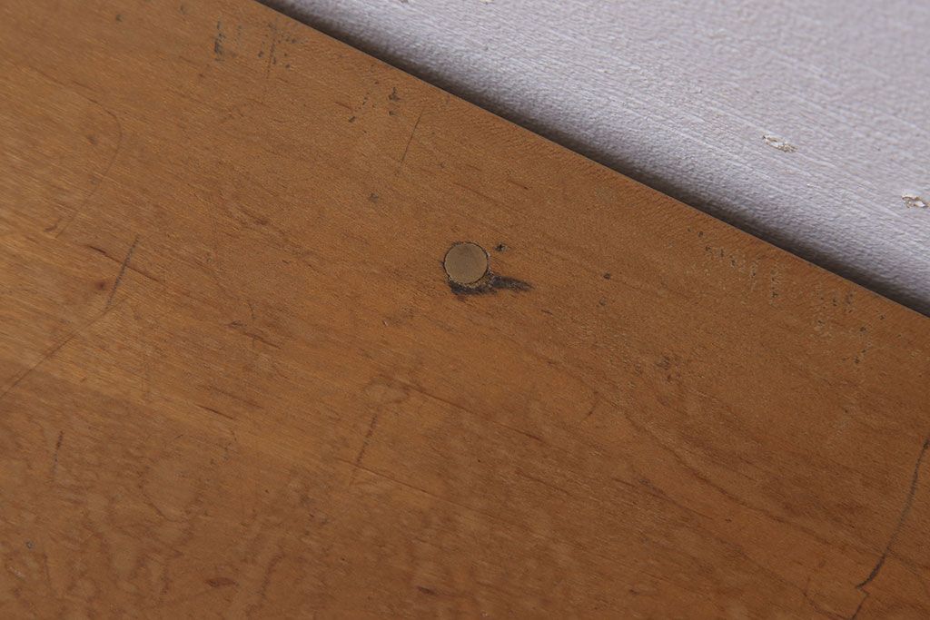 レトロ家具　昭和レトロな古い学校の角スツール(1)