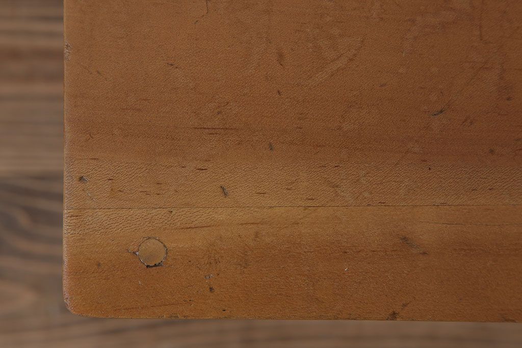 レトロ家具　昭和レトロな古い学校の角スツール(1)