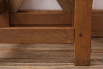 レトロ家具　昭和レトロな古い学校の角スツール(1)