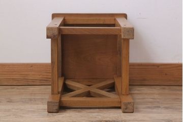 レトロ家具　昭和レトロな古い学校の角スツール(1)