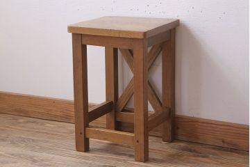 レトロ家具　昭和レトロな古い学校の角スツール(2)