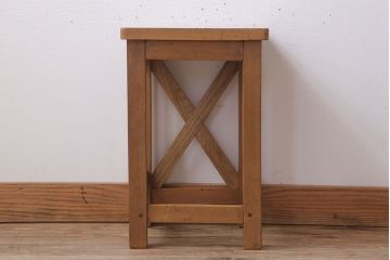 レトロ家具　昭和レトロな古い学校の角スツール(2)