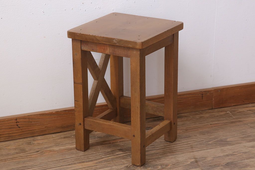 レトロ家具　昭和レトロな古い学校の角スツール(2)