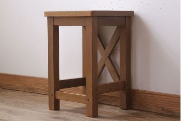レトロ家具　昭和レトロな古い学校の角スツール(2)