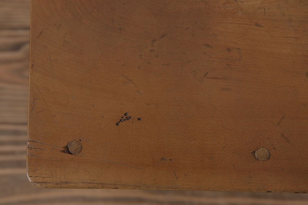 レトロ家具　昭和レトロな古い学校の角スツール(2)