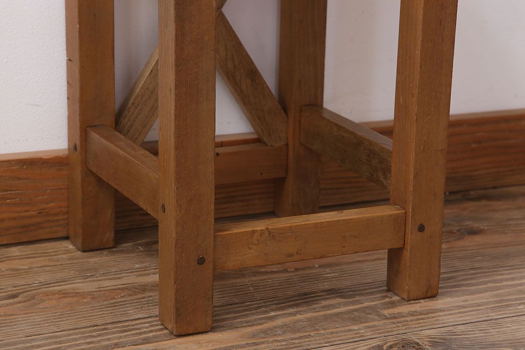 レトロ家具　昭和レトロな古い学校の角スツール(2)