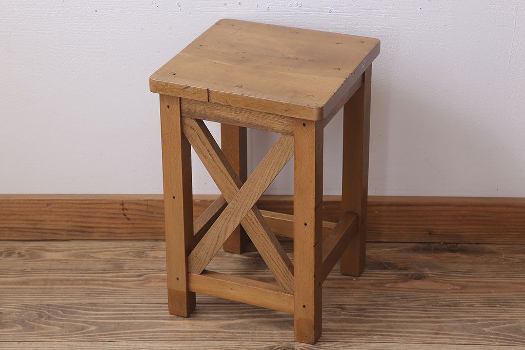 レトロ家具　昭和レトロな古い学校の角スツール(2)