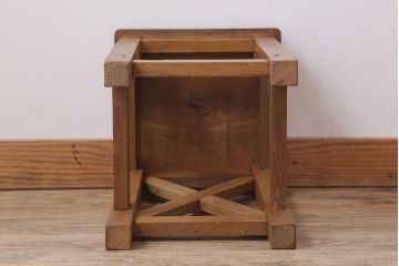 レトロ家具　昭和レトロな古い学校の角スツール(2)