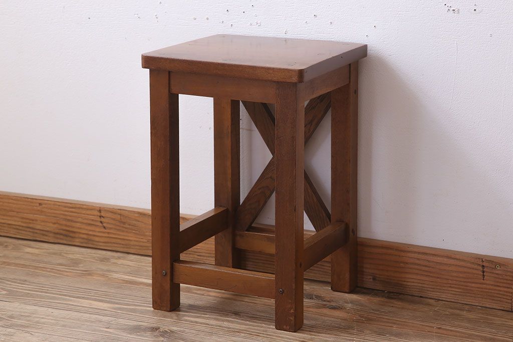 レトロ家具　昭和レトロな古い学校の角スツール(3)