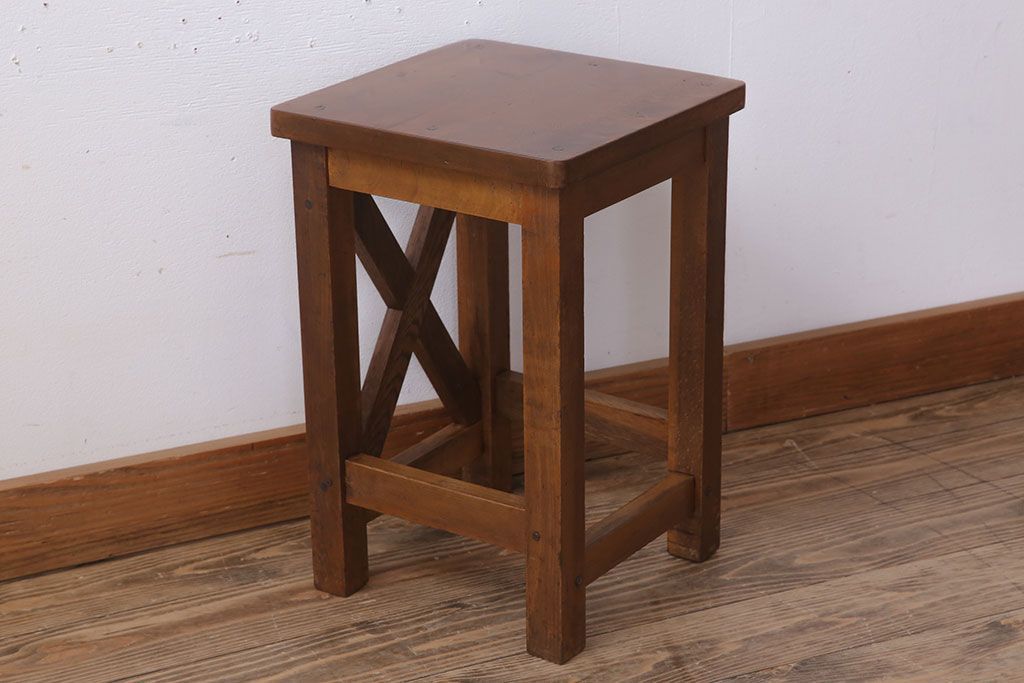 レトロ家具　昭和レトロな古い学校の角スツール(3)