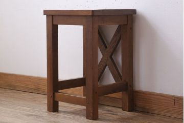 レトロ家具　昭和レトロな古い学校の角スツール(3)