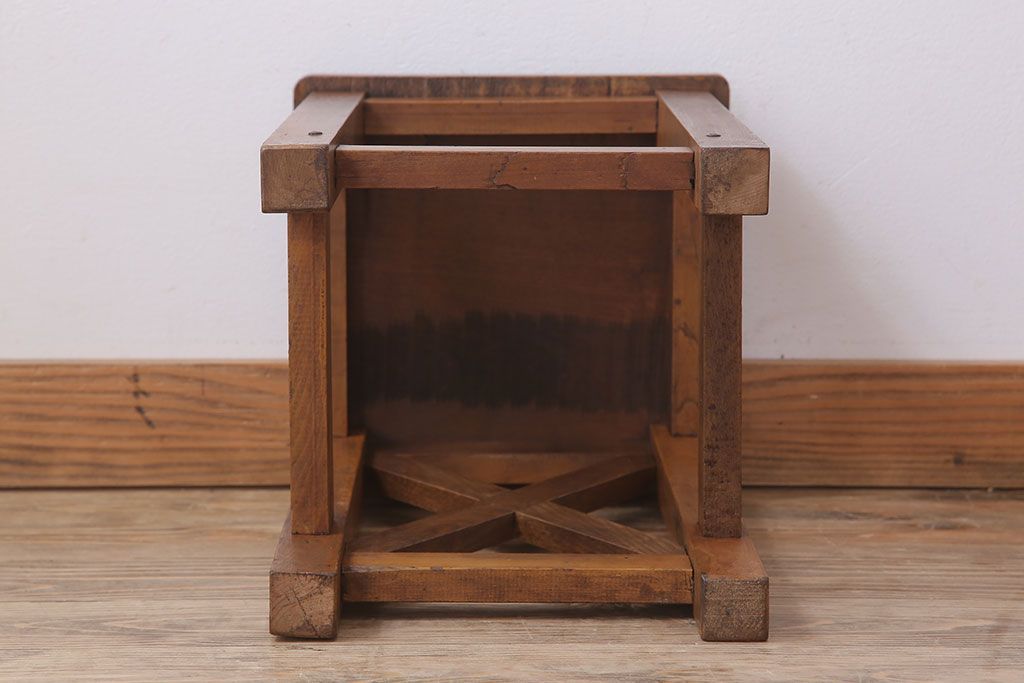 レトロ家具　昭和レトロな古い学校の角スツール(3)