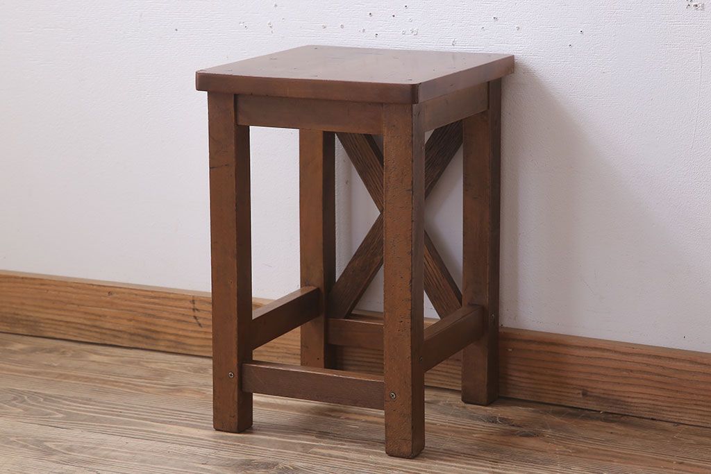 レトロ家具　昭和レトロな古い学校のアンティーク角スツール(1)