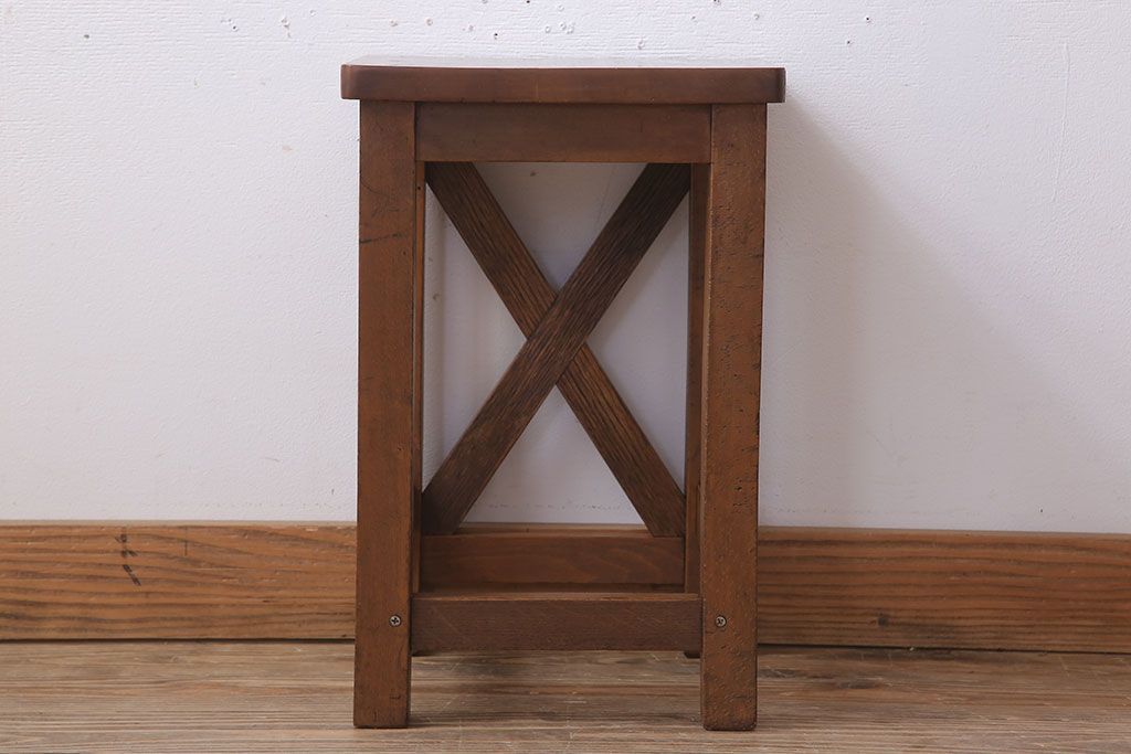 レトロ家具　昭和レトロな古い学校のアンティーク角スツール(1)