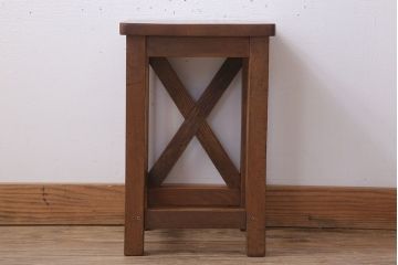 レトロ家具　昭和レトロな古い学校のアンティーク角スツール(1)