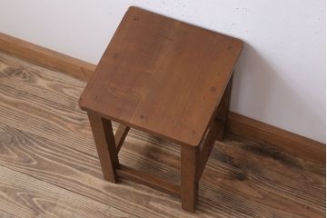 レトロ家具　昭和レトロな古い学校のアンティーク角スツール(1)