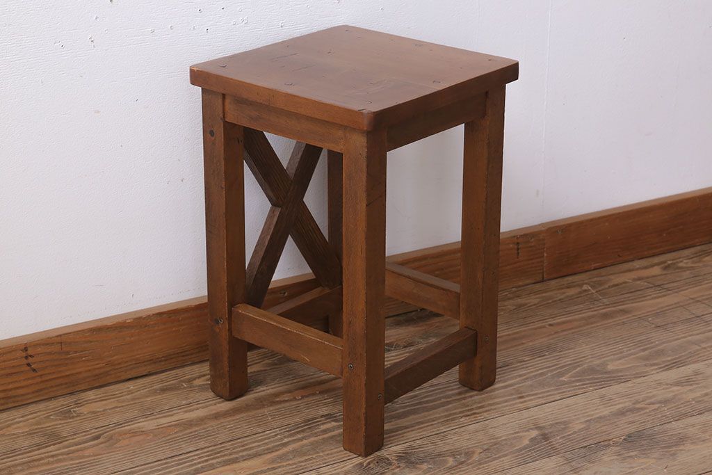 レトロ家具　昭和レトロな古い学校のアンティーク角スツール(1)