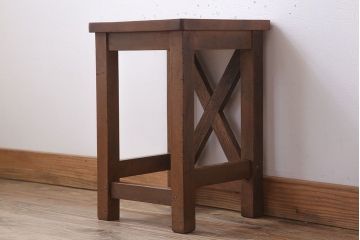 レトロ家具　昭和レトロな古い学校のアンティーク角スツール(1)