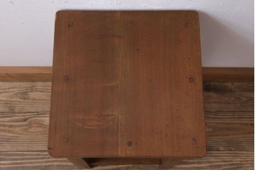 レトロ家具　昭和レトロな古い学校のアンティーク角スツール(1)