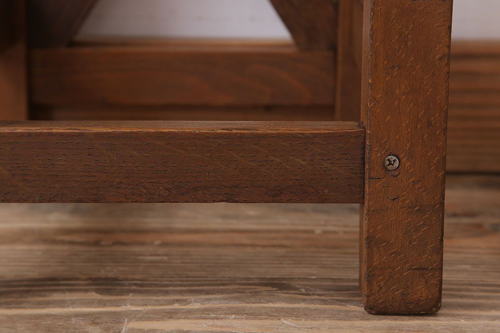 レトロ家具　昭和レトロな古い学校のアンティーク角スツール(1)