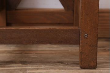 レトロ家具　昭和レトロな古い学校のアンティーク角スツール(1)