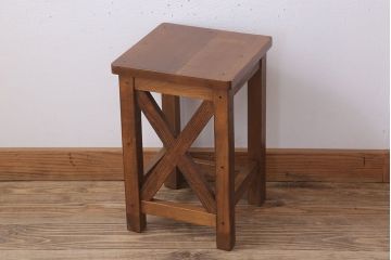レトロ家具　昭和レトロな古い学校のアンティーク角スツール(1)