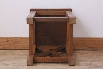 レトロ家具　昭和レトロな古い学校のアンティーク角スツール(1)
