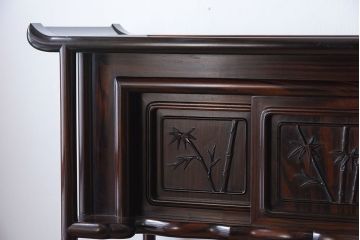 アンティーク家具　唐木・縞黒檀材!上品なアンティーク飾り棚(茶棚)