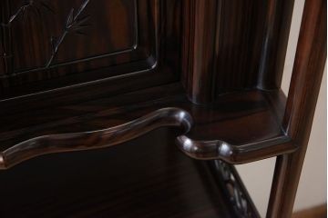 アンティーク家具　唐木・縞黒檀材!上品なアンティーク飾り棚(茶棚)