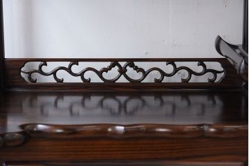 アンティーク家具　唐木・縞黒檀材!上品なアンティーク飾り棚(茶棚)