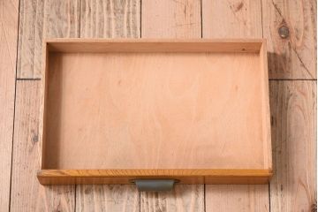 アンティーク家具　古い木製の小ぶりなアンティーク縦型書類棚(カルテケース)