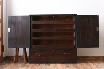 アンティーク家具　前面縞黒檀　衣装盆付き!小ぶりな観音箪笥(衣装箪笥)