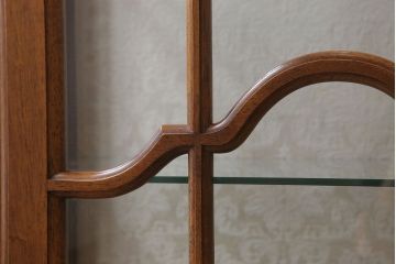 中古　イタリア製　優雅なデザインのキュリオケース(ガラスケース・飾り棚)(1)