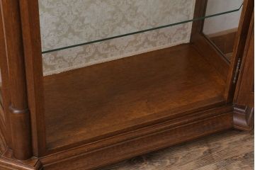 中古　イタリア製　優雅なデザインのキュリオケース(ガラスケース・飾り棚)(1)