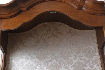 中古　イタリア製　優雅なデザインのキュリオケース(ガラスケース・飾り棚)(1)