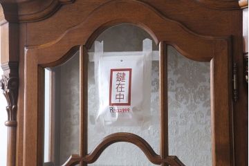 中古　イタリア製　優雅なデザインのキュリオケース(ガラスケース・飾り棚)(1)