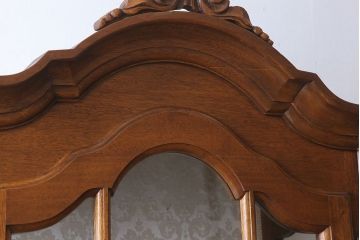 中古　イタリア製　優雅なデザインのキュリオケース(ガラスケース・飾り棚)(1)