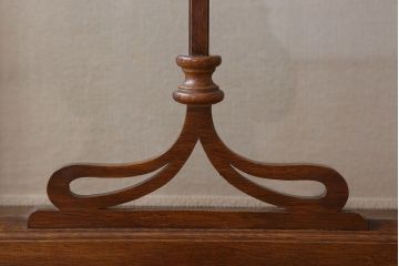 中古　イタリア製　優雅なデザインのキュリオケース(ガラスケース・飾り棚)(2)