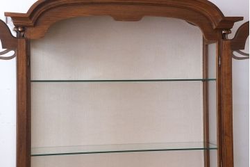 中古　イタリア製　優雅なデザインのキュリオケース(ガラスケース・飾り棚)(2)
