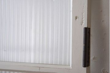 モール・ダイヤガラス入り!背が低いおしゃれなペイントドア(扉・窓)