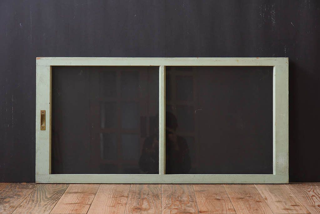 オリジナルペイントの小さな明り取り(窓)