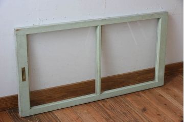 オリジナルペイントの小さな明り取り(窓)