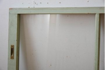 オリジナルペイントの小さな明り取り(窓)