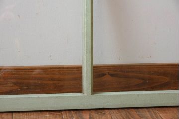 オリジナルペイントの小さな明り取り(窓)