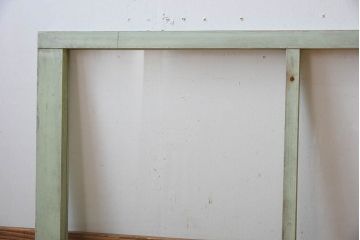 オリジナルペイントの小さな明り取り(窓)