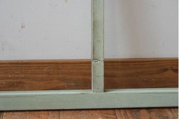 オリジナルペイントの小さな明り取り(窓)